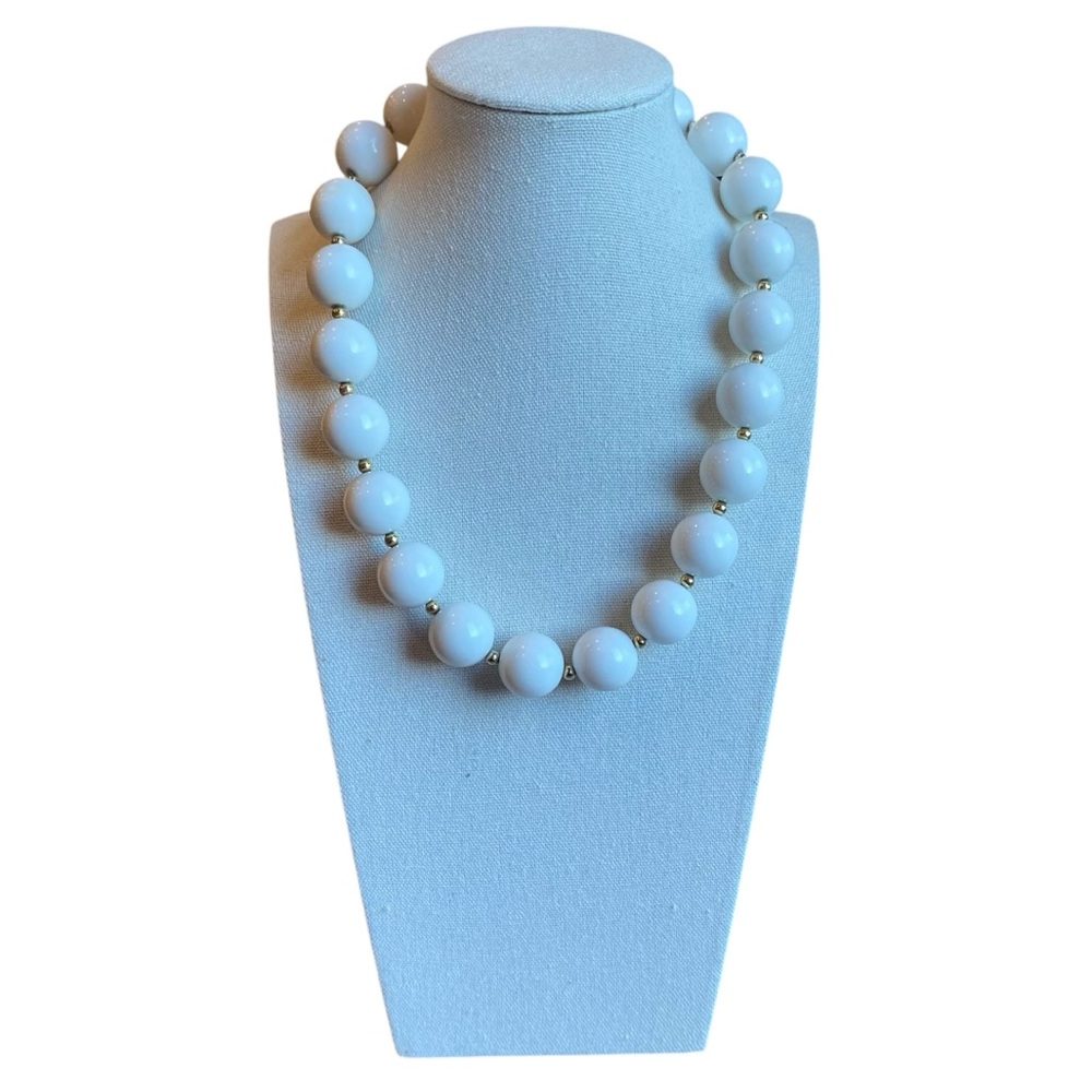 NAPIER Vintage White Lucite Beads w/ Gold Tone Spacer Beads Classic Necklace - Picture 2 of 11